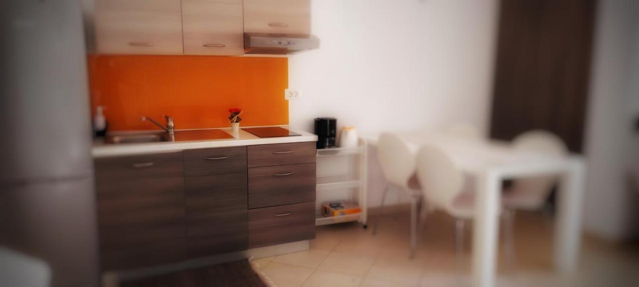 Apartmani Tomislav 克尔克 外观 照片